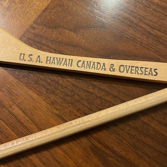 VINTAGE WOODEN HANGER - SHERATON HOTELS & MOTOR INNS - NICE COLLECTIBLE! - Picture 4 of 8